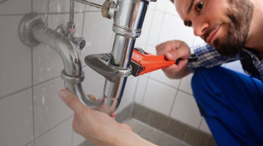 Professional same day plumber services in Fowlerton, TX
